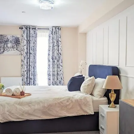 A Superb 2 Bed, 2 Bathroom Apartment In Manchester City Centre Free Parking-3